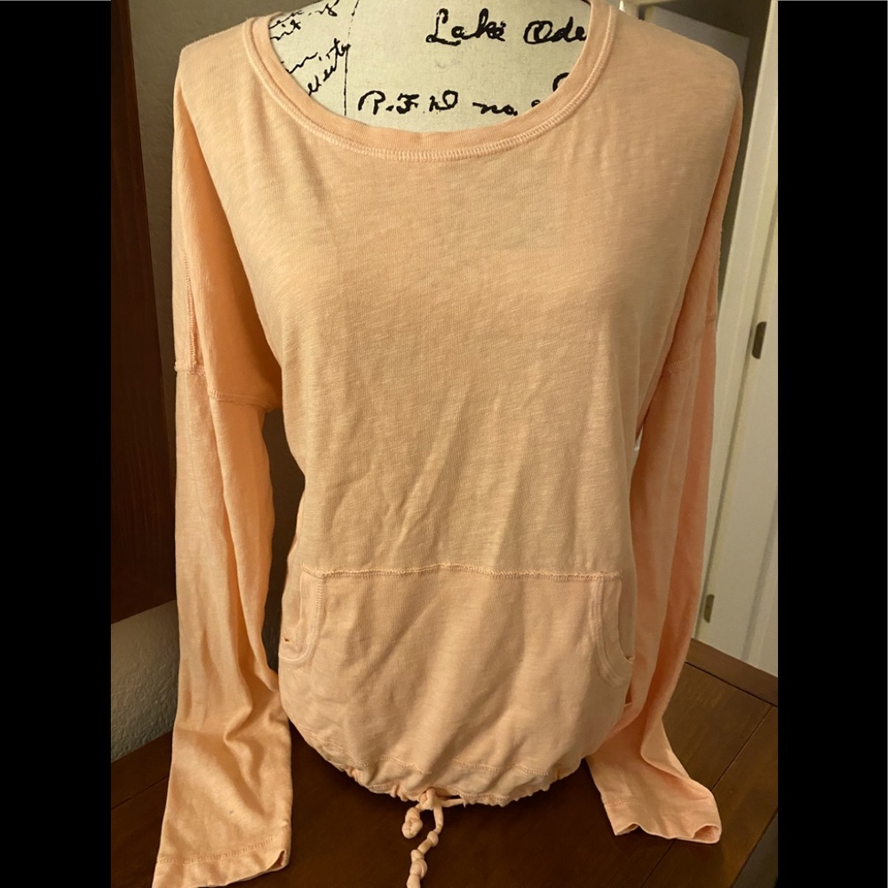 VMMA/ VIMMIA  athletic wear top. Size Large.